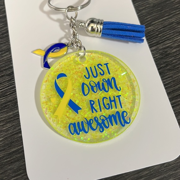 Hand crafted yellow and blue Down Syndrome awareness keychain - Picture 2 of 3